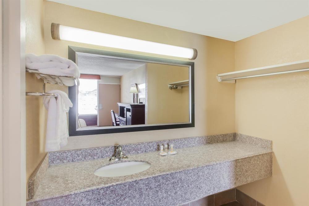 Americas Best Value Inn Of Elk City Exterior photo
